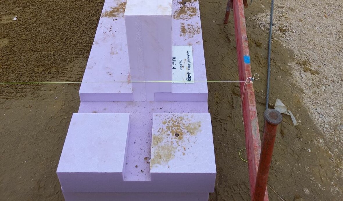 Gymnase passif de Val-de-Vesle : un chantier exemplaire avec JACKODUR® Atlas