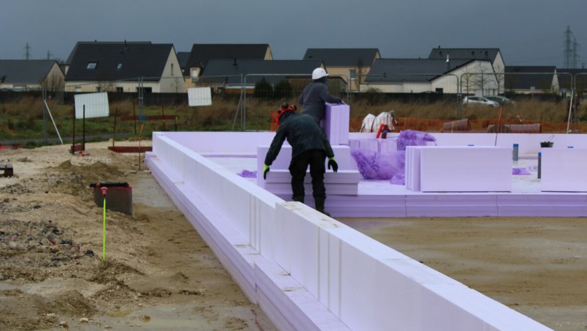 Gymnase passif de Val-de-Vesle : un chantier exemplaire avec JACKODUR® Atlas
