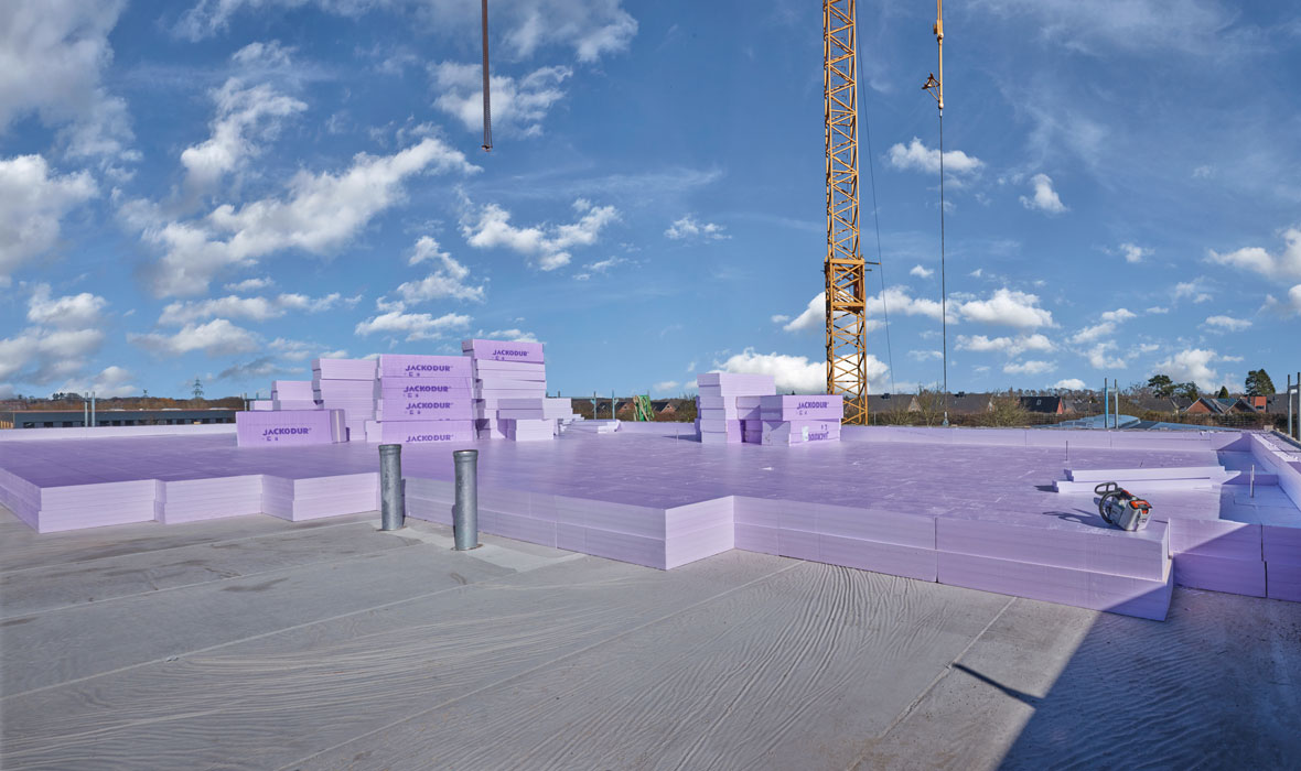 La société de construction WZB basée à Hambourg mise sur l’isolation inversée des toitures-terrasses avec JACKODUR® EVO et s’initie à l’efficacité énergétique