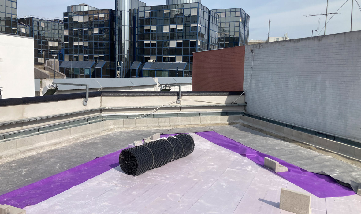 Ma salade à toit… Un isolant peut-il transformer une toiture de centre commercial en ferme urbaine ?